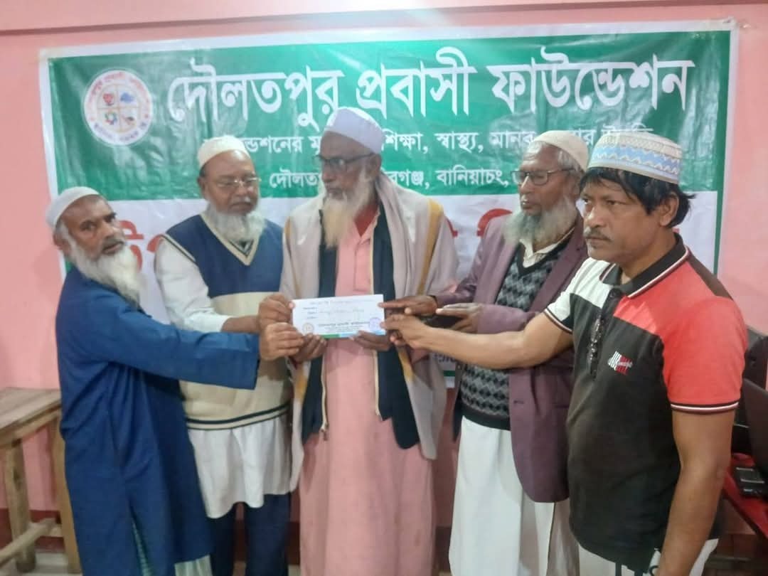 মাদ্রাসার ছাত্র-ছাত্রীদের অনুদান প্রদান 